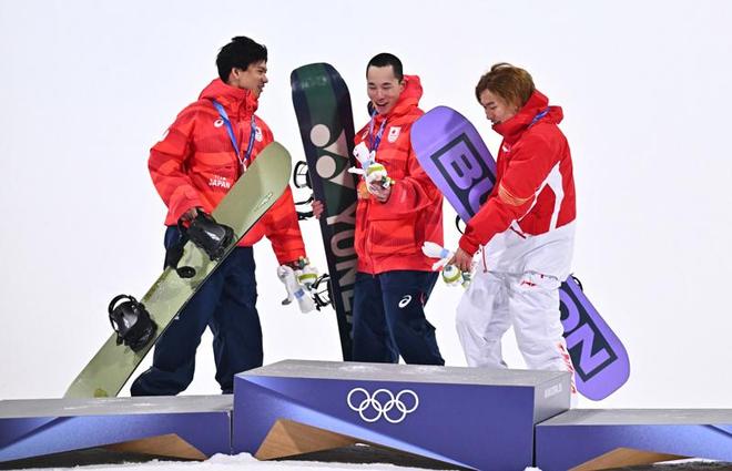 賭博：22嵗生日儅天斬獲冠軍，囌翊鳴奪得中國代表團米蘭鼕奧會首金